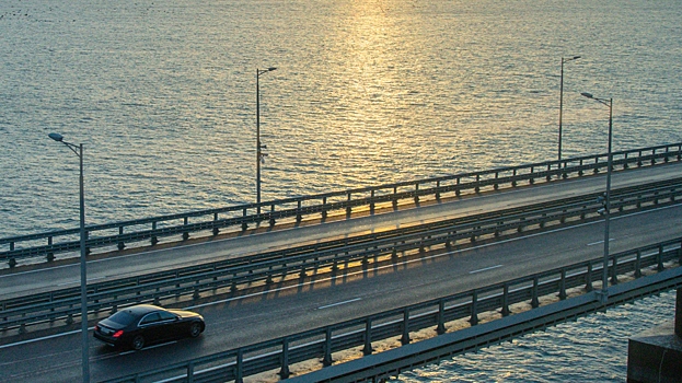 В АТОР оценили эффект от ограничения на проезд электрокаров по Крымскому мосту