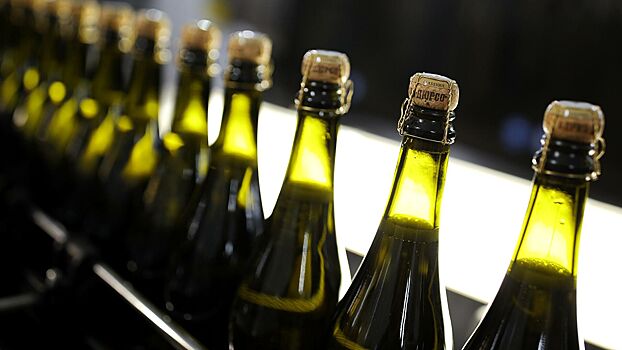 Процедуру декларации для импортного шампанского упростят