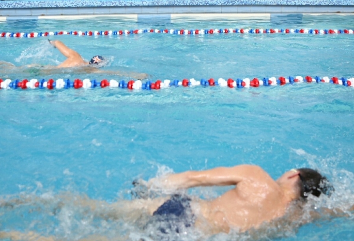 «Фенов современных нет, зеркал нет, в чаше сколы»: омичи бьют тревогу из‑за состояния городских бассейнов