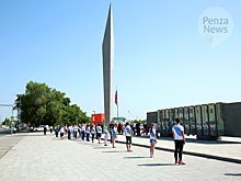 Флаг России торжественно поднят на набережной в Пензе