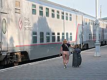 Больше десяти ехавших в Крым и обратно поездов задержали после атаки дронов