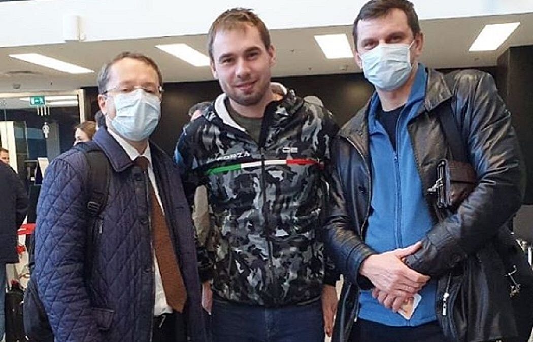 Шипулин вступился за парня, толкнувшего журналиста на митинге у драмтеатра