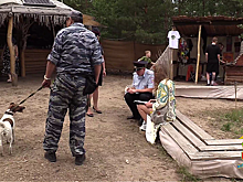 Женщина из Новосибирска «захватила» остров в Обском море и построила там сцену с Эйнштейном