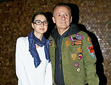 Олег Меньшиков и Анастасия Чернова копируют гардероб 18-летних