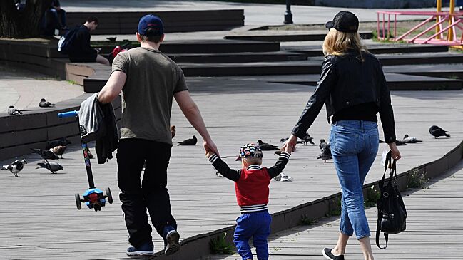 Как не перегреть ребенка летом