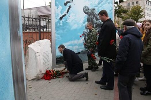 В Орле почтили память десантников, погибших в 1941 году