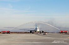 Первый авиарейс из Ташкента в Челябинске встретили водяной аркой