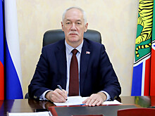 Председатель Думы Владивостока Андрей Брик поздравляет с Новым годом