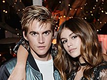 Дети Синди Кроуфорд стали представителями известного швейцарского бренда