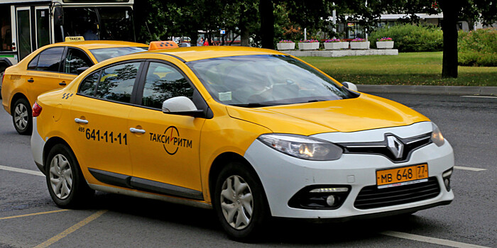 Житель Уссурийска с отверткой отобрал у таксиста машину