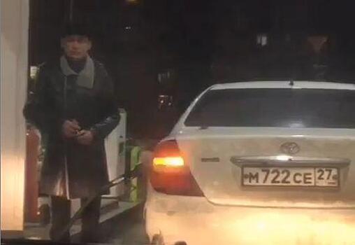 «Это он, отвечаю»: Путина, заправляющего авто на АЗС, сняли на видео