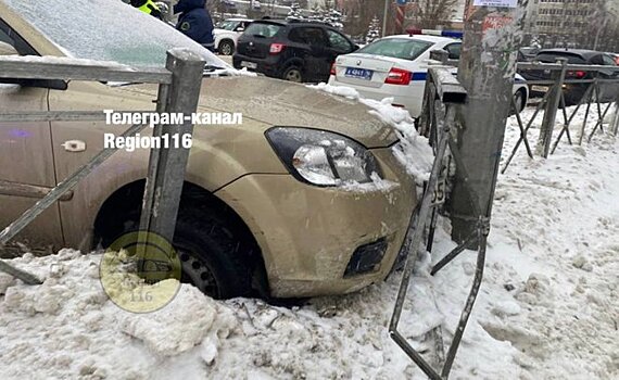 Соцсети: в Казани на улице Вишневского водитель скончался за рулем