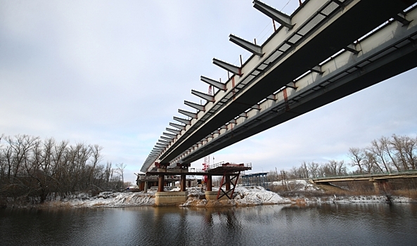 Под Волгоградом завершили надвижку левой части моста через ерик Гнилой
