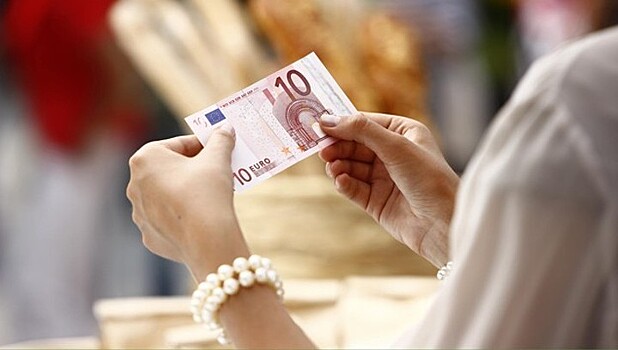 Вкладчики забрали из банков Латвии банков €365 млн