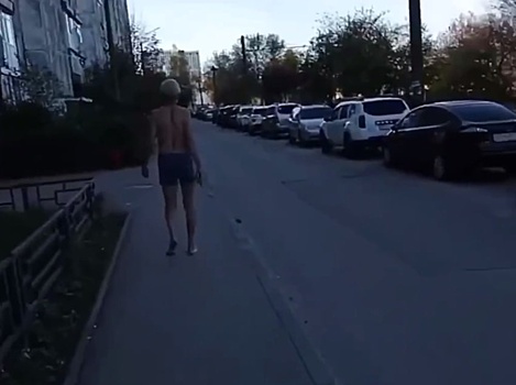 Мужчину в одних трусах заметили на улице в Автозаводском районе