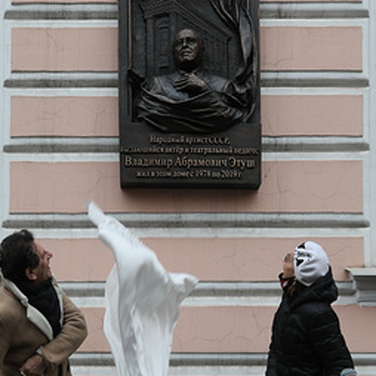 В Москве открыли мемориальную доску в честь Владимира Этуша -  Рамблер/новости