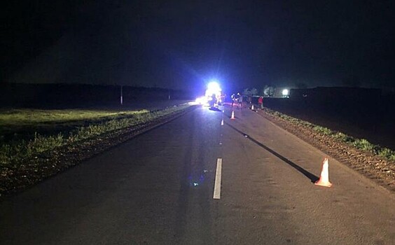 На Кубани пожилой водитель не заметил лежащего на дороге мужчину и переехал его