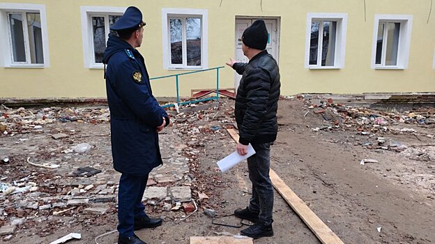 К ремонту поликлиники на улице Володарского возникли вопросы