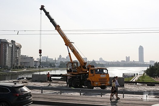 В Екатеринбурге продолжается ремонт дорог — фоторепортаж