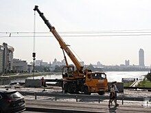 В Екатеринбурге продолжается ремонт дорог — фоторепортаж