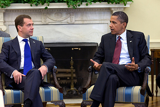 Медведев раскритиковал Обаму за попытки считать Россию «банановой республикой»