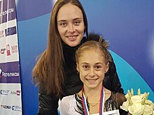 Алина Горбачева и Софья Федченко покатались на серфе