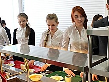 Вместо обедов подмосковных школьников кормят обещаниями