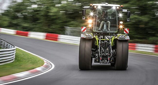 Необычный покоритель «Зеленого ада» — трактор Claas Xerion