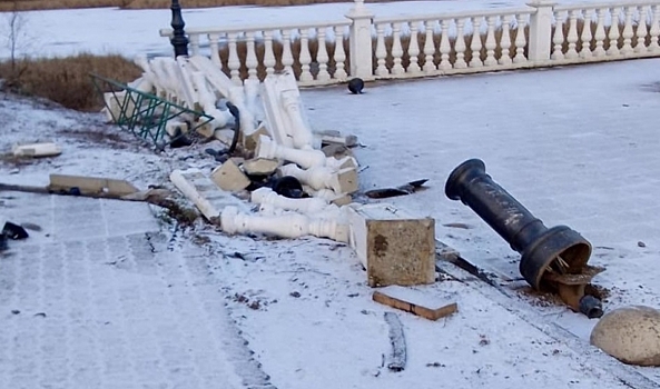 В Волгоградской области сломали ограждение у скульптуры «Казак и русалка»