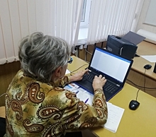Южноуральских пенсионеров бесплатно учат пользоваться гаджетами и вести блоги в соцсетях