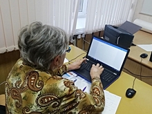 Южноуральских пенсионеров бесплатно учат пользоваться гаджетами и вести блоги в соцсетях