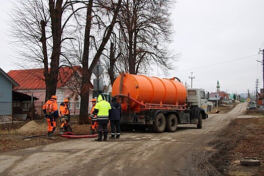 Казанский "Водоканал" перекладывает водопроводную сеть в Мирном