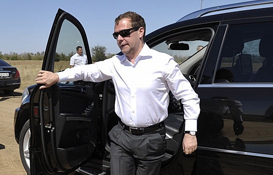 Медведев предложил «натравливать прокуратуру» на строителей дорог