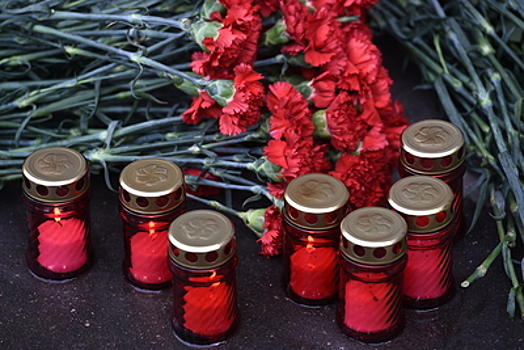 Москвичи вспоминают жертв терактов на станциях метро «Парк культуры» и «Лубянка»