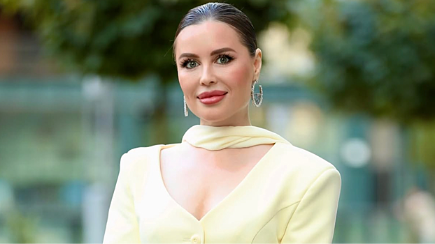 42-летняя Юлия Михалкова показала роскошную фигуру в ярком бикини: фото