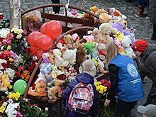 Память погибших при пожаре в ТЦ в Кемерово почтили в Магадане