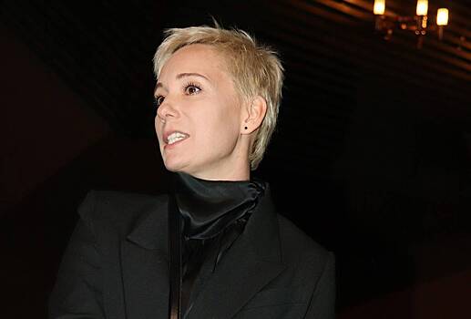 Уволенной из театра Хаматовой пришлось репетировать в ангаре на окраине Риги