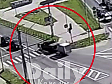 В Петрозаводске на видео сняли, как пикап сбил толпу людей на переходе