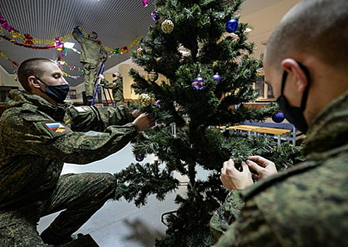Военнослужащие ЦВО готовятся к встрече Нового 2024 года в регионах Урала