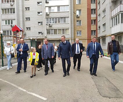 Сергей Степашин вручил в Саратове ключи от новых квартир переселенцам из ветхого жилья