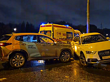 Авария с участием автомобиля каршеринга произошла на юге Москвы