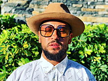 «Без тебя все бы было не то»: Монатик стихами поздравил жену с днем рождения и показал совместное фото