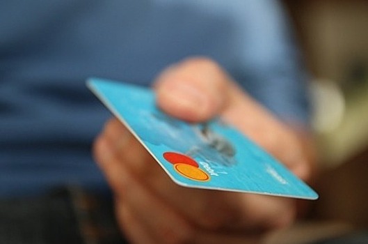 Должникам прощают долги для новых кредитов, считает эксперт