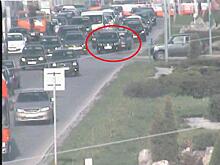Ребенок выпал из авто на оживленном перекрестке в Перми