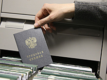 Госдума приняла закон о переходе на цифровые книжки с 2021 года