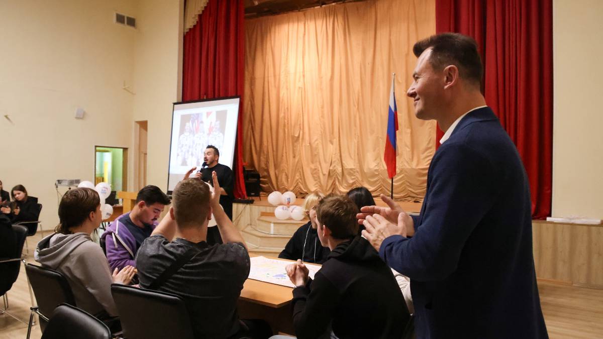 Летчик-космонавт Роман Романенко провел профориентационную лекцию для студентов образовательного комплекса «Столица»