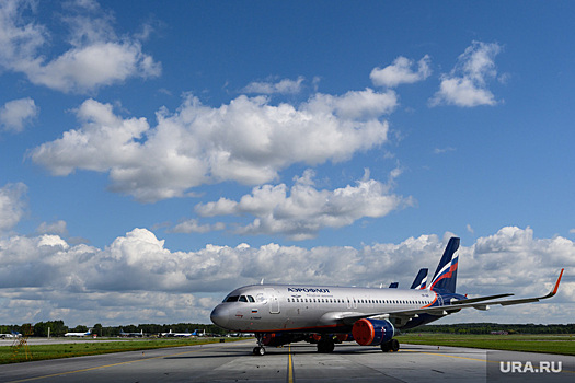 Рейс «Аэрофлота» в Екатеринбург задержали на ночь. Пассажиров держат взаперти в аэропорту