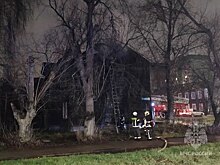 Деревянный дом горел в Ленинском районе ночью