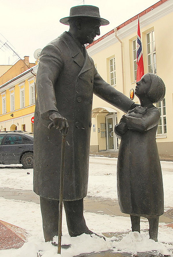 Памятник врачу Цемаху Шабаду, Вильнюс, Литва