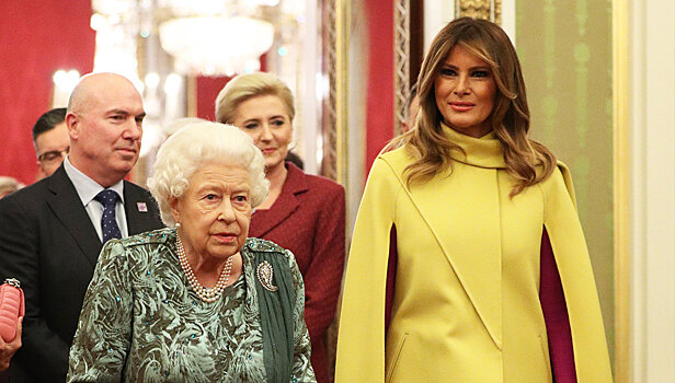 Мелания Трамп выбрала кейп Valentino и пурпурные лодочки для ужина с Елизаветой II